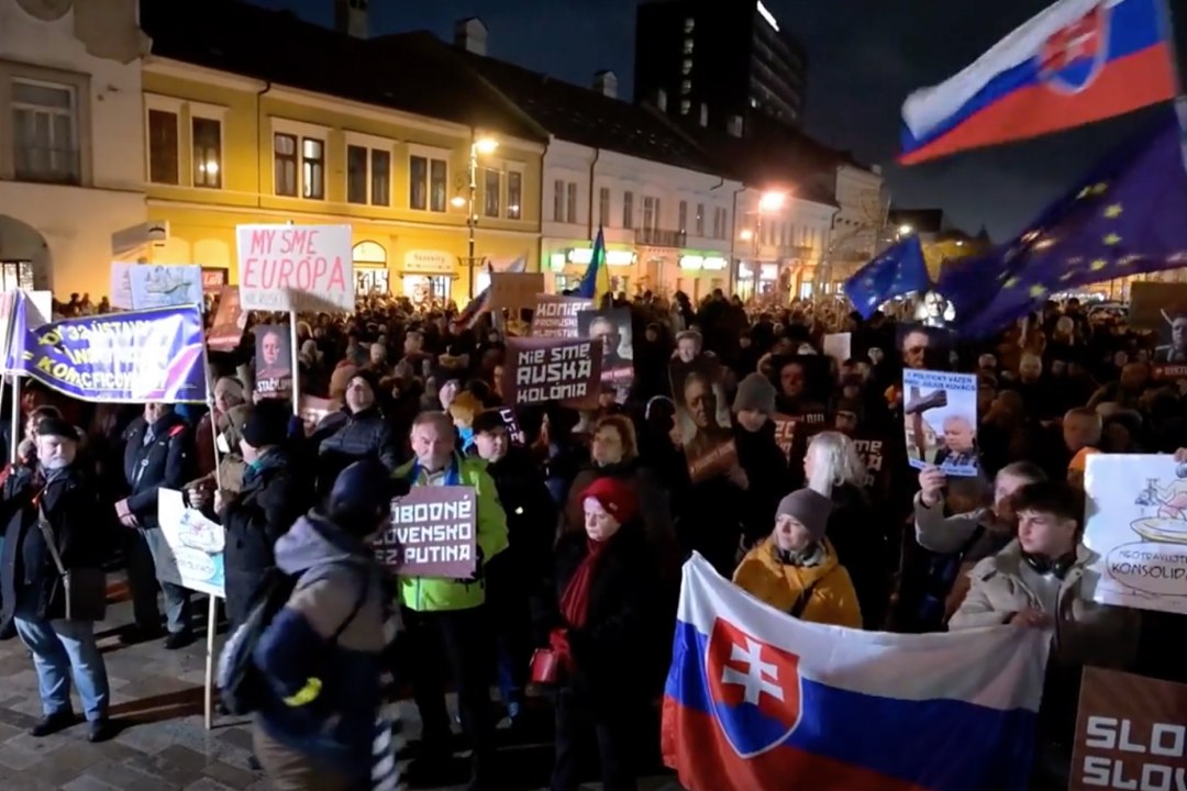 Anti-Government Protests in Slovakia Over Fico’s Russia Ties and Austerity